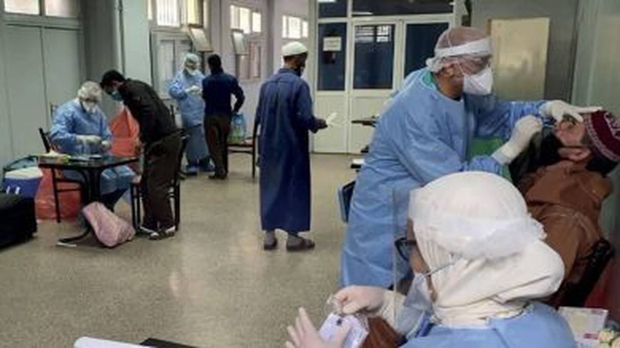 L'attente des patients dans une aile d'hôpital dédiée aux malades du Covid-19.
