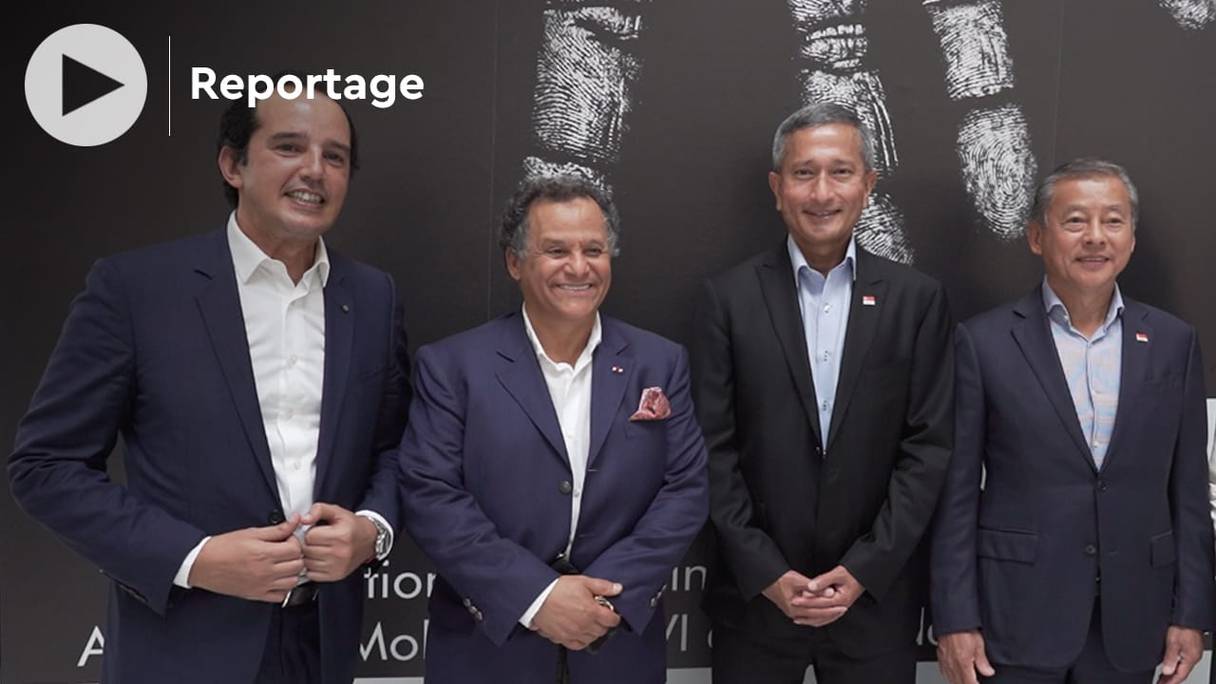 Le ministre singapourien des Affaires étrangères Vivian Balakrishnan, ici à la droite de Mehdi Qotbi, en visite au Musée Mohammed VI d’art moderne et contemporain, le 3 juillet 2022, à Rabat.
