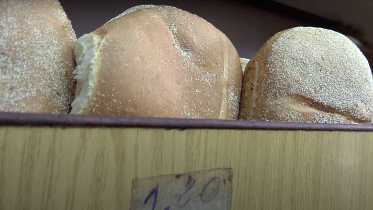 Le pain ordinaire à base de farine de blé tendre reste au prix de 1,20 dirham l’unité.
