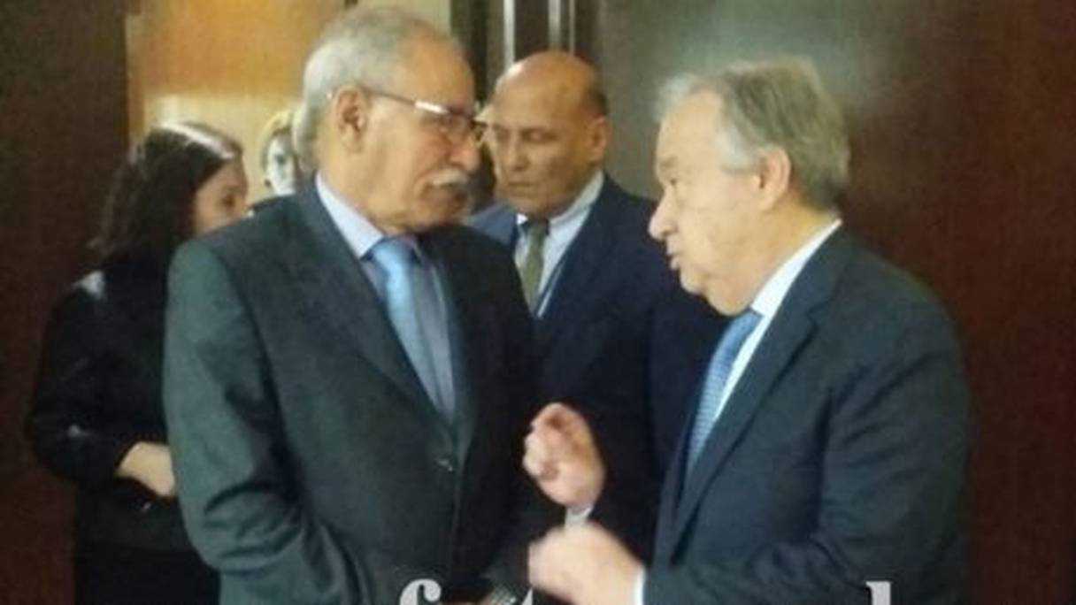 Le chef du Polisario se faisant tancer par le SG de l'ONU, au sujet du maintien de ses éléments armés à Guerguerat.
