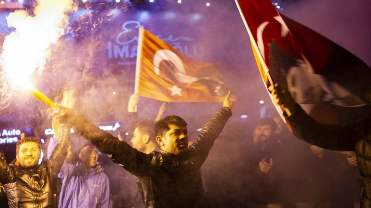 La coalition de Erdogan est arrivée en tête mais l'opposition a remporté Ankara et était en passe d'arracher Istanbul.
