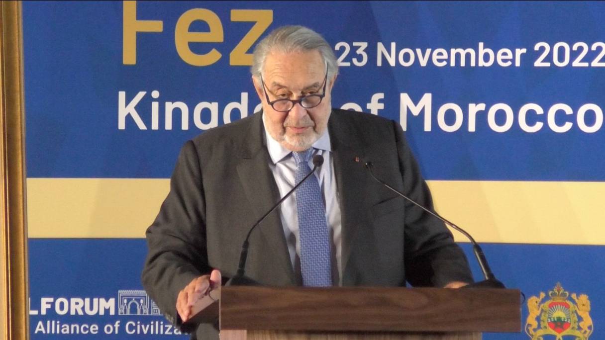 Serge Berdugo, secrétaire général du Conseil des communautés israélites du Maroc, prononce une allocution au cours du neuvième Forum de l’Alliance des civilisations, à Fès, le 23 novembre 2022.
