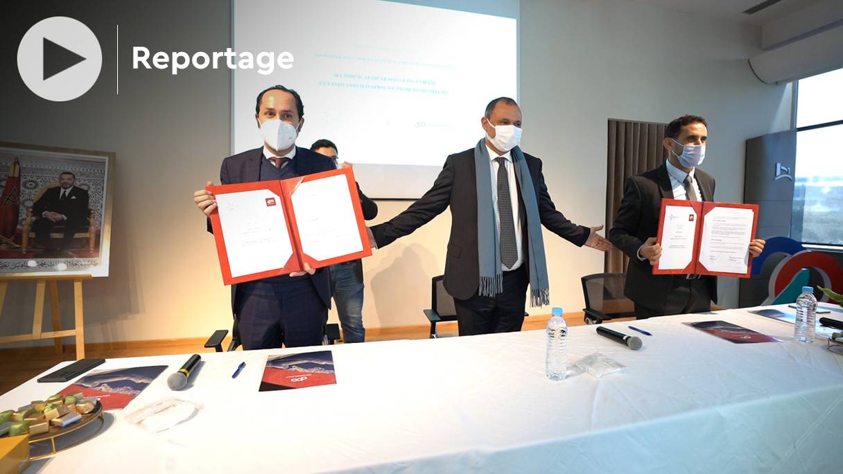 Signature d'une convention de partenariat pour le développement de l'industrialisation de dispositifs médicaux «Made in Morocco» entre le Groupe ABA Technology et le Moroccan Medical and Biomedical Industrial Cluster (MMI), mercredi 29 décembre 2021 à Casablanca.
