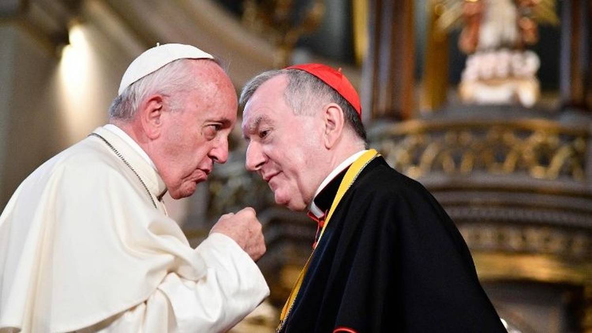 A droite, le Cardinal Parolin.
