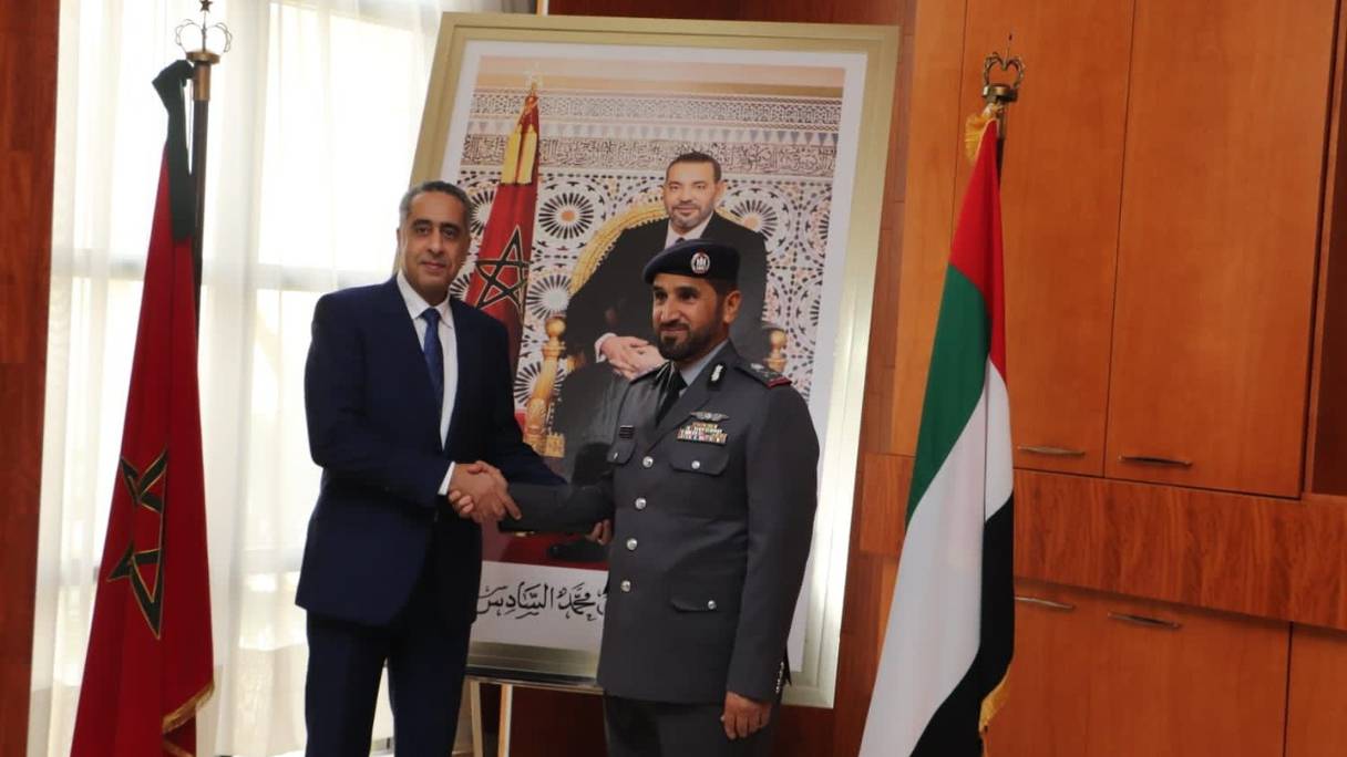 Abdellatif Hammouchi, patron du pôle DGSN-DGST, et le général de division Faris Khalaf Al Mazrouei, commandant en chef de la police d'Abu Dhabi aux Émirats arabes unis, lundi 21 novembre 2022. 
