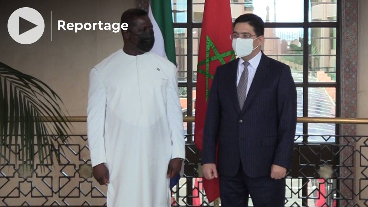 Nasser Bourita, ministre des Affaires étrangères, et son homologue sierra-léonais, David J. Francis, lors d'une visite à Rabat le 25 novembre 2021.
