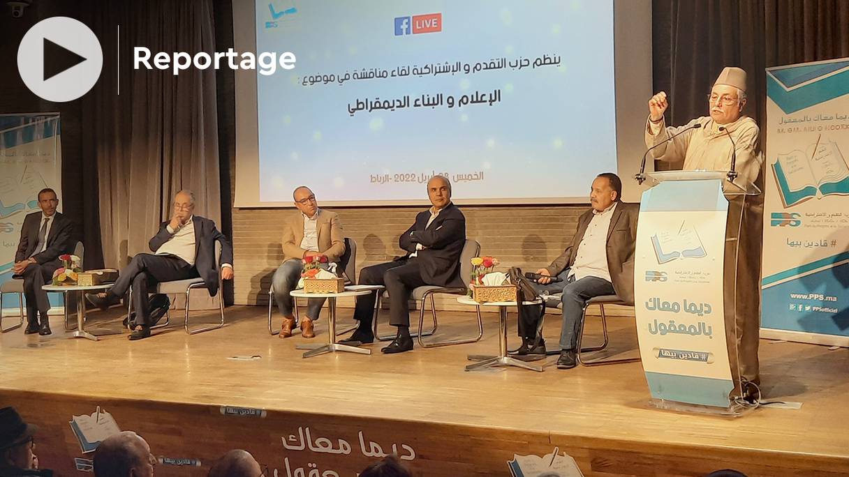 Nabil Benabdallah, secrétaire général du PPS, s'exprime au sujet des relations entre la presse et la démocratie au Maroc, le 28 avril 2022, au cours d'un débat au siège de ce parti de l'opposition à Rabat, sous le thème de «La presse et la démocratie».
