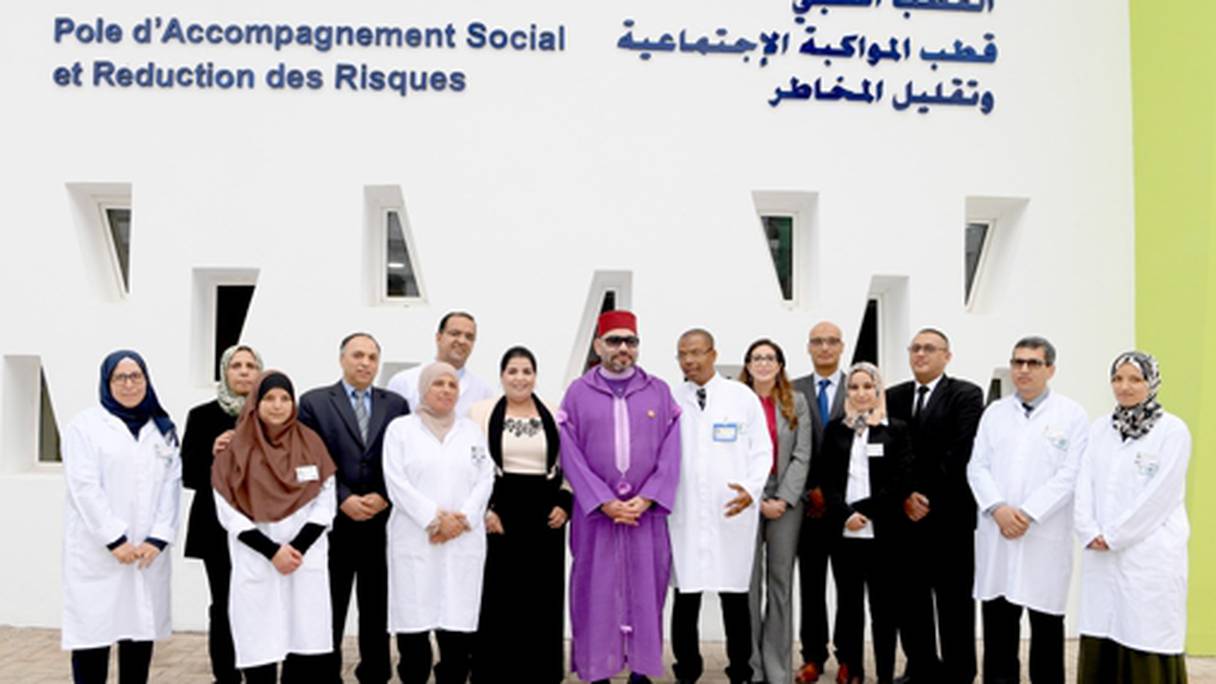 Le roi Mohammed VI inaugurant un Centre d’addictologie au quartier Sidi Moumen à Casablanca.
