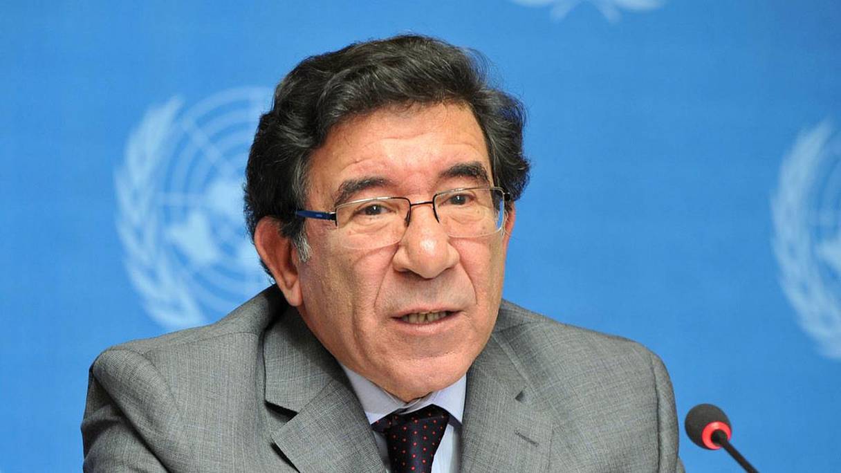 Radhouane Nouicer, ex-chef du Bureau du HCR au Moyen-Orient et en Afrique du Nord (HCR), a occupé le poste de secrétaire d'Etat aux Affaires étrangères sous le premier gouvernement de transition dans la Tunisie post-Ben Ali.
