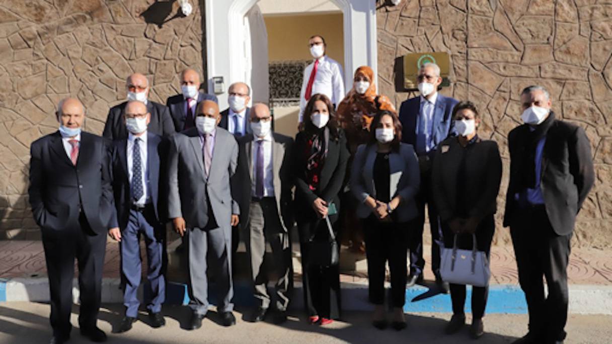 La délégation de la Commission des Affaires étrangères, de la Défense nationale, des Affaires islamiques et des Marocains résidant à l'étranger à la Chambre des représentants, le 3 décembre 2020, à Laâyoune. 
