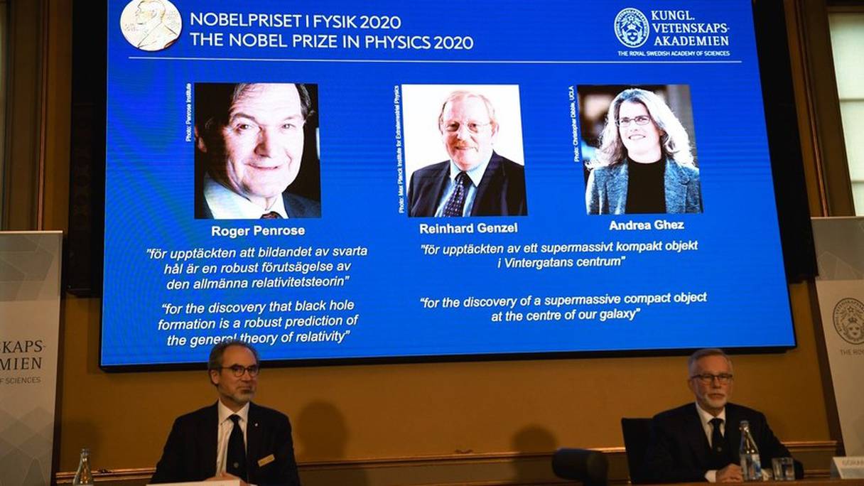 Le prix Nobel 2020 de Physique a été attribué à Roger Penrose, Reinhard Genzel et Andrea Genzel pour leurs travaux sur les trous noirs.

