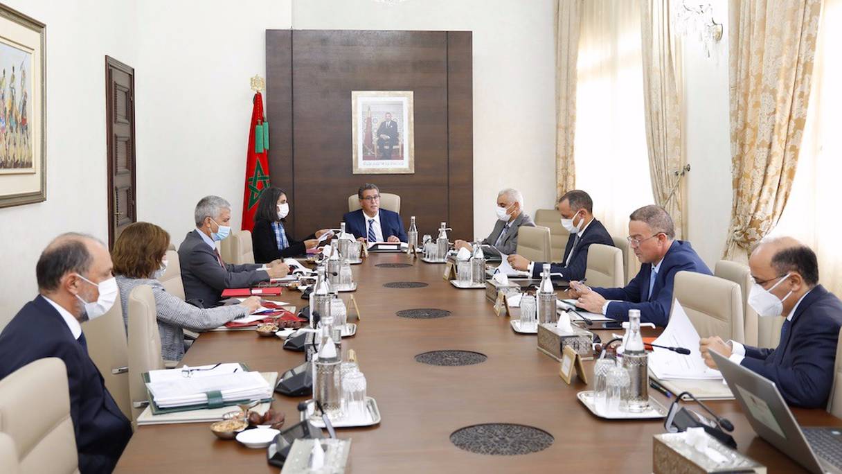 Le chef du gouvernement, Aziz Akhannouch, préside une réunion consacrée à l'examen des mesures nécessaires pour la mise en place du chantier de la généralisation de la protection sociale.
