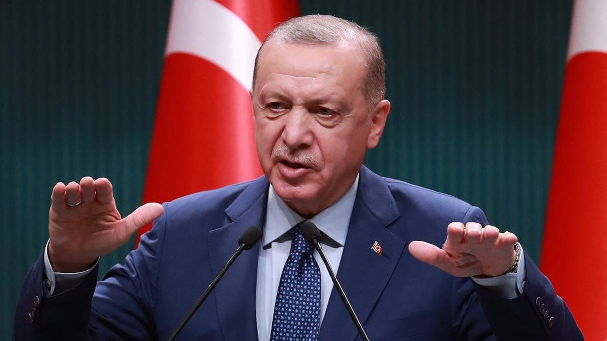 Le président turc Recep Tayyip Erdogan donne une conférence de presse après une réunion du cabinet au complexe présidentiel d'Ankara, le 29 mars 2021.
