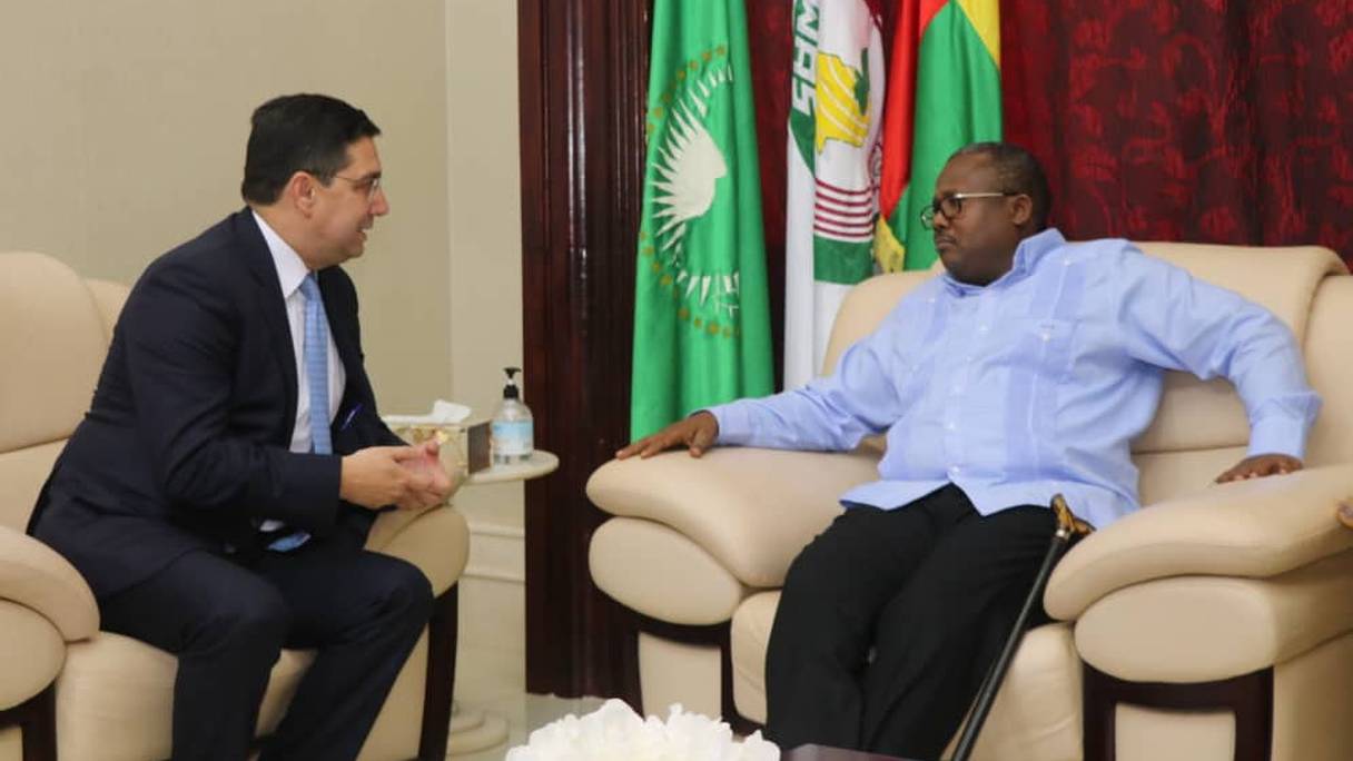 Nasser Bourita reçu par le président de la République de Guinée-Bissau, Umaro Sissoco Embaló, le 28 octobre 2022.
