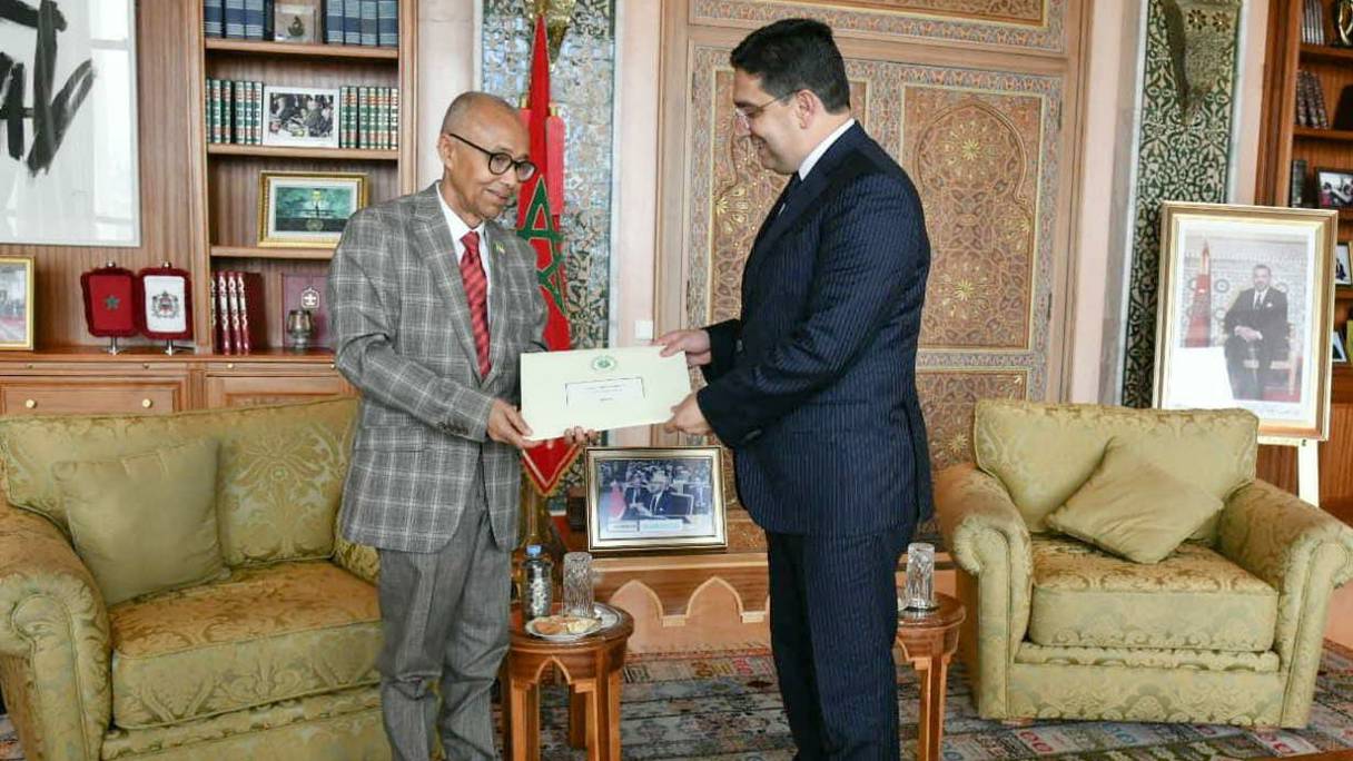 Le ministre des Affaires étrangères, Nasser Bourita, a reçu, lundi 12 septembre 2022, à Rabat, l’envoyé spécial du président de l’Union des Comores, l’ambassadeur Mohamed Caabi El-Yachroutu.
