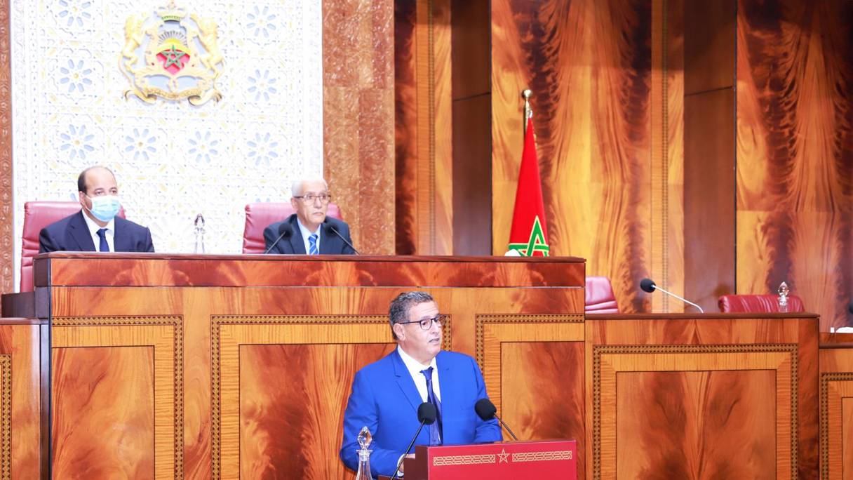 Le chef du gouvernement, Aziz Akhannouch, alors qu'il s’exprimait, le 11 octobre 2021 à Rabat, au cours de la séance plénière commune consacrée à la présentation du programme de l'action gouvernementale.
