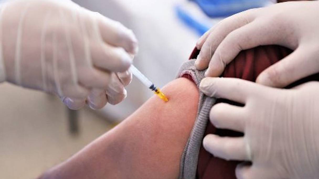 Au Maroc, la vaccination contre le Covid-19 a été élargie aux personnes âgées de 25 à 29 ans.
