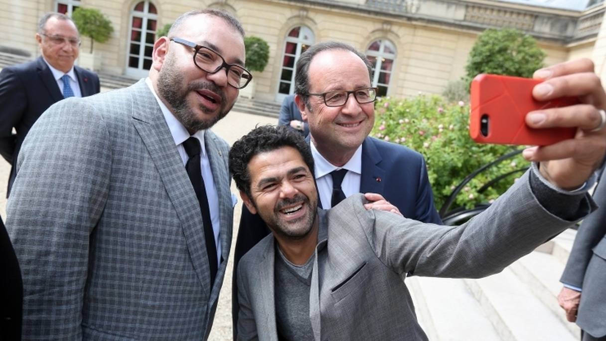 Le comédien Jamel Debbouze ne pouvait certainement pas rater l'occasion pour un selfie royal.

