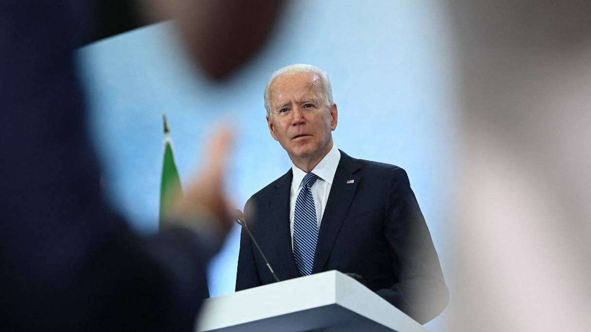 Le président américain Joe Biden participe à une conférence de presse au dernier jour du sommet du G7, à l'aéroport de Cornouailles Newquay, le 13 juin 2021.
