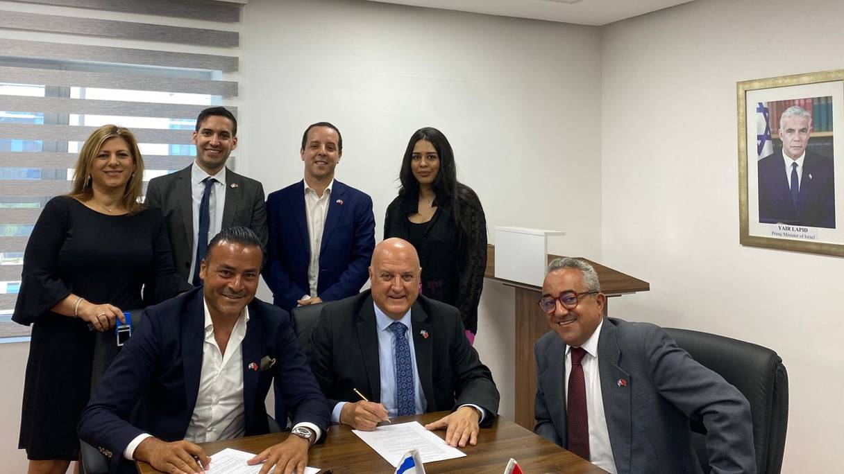 Lors de la signature, lundi 1er août 2022, d’un accord pour la construction du siège de la future ambassade d’Israël à Rabat.
