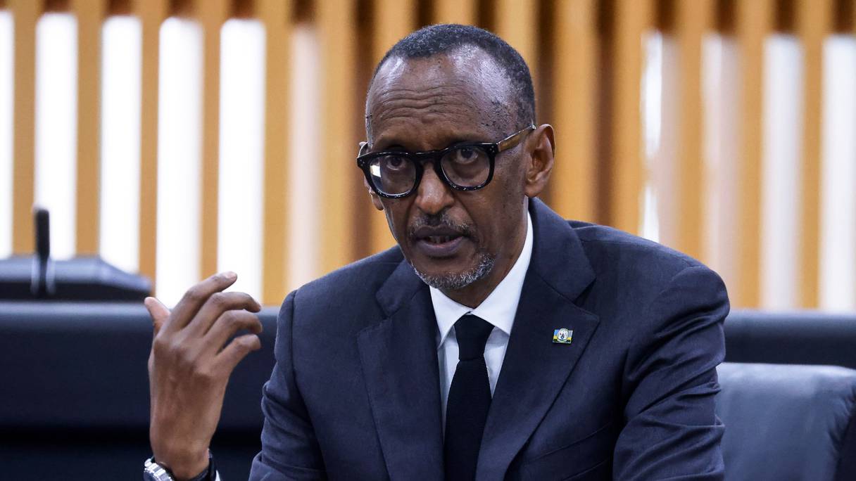Le président rwandais Paul Kagame lors d'une réunion bilatérale avec son homologue français au palais présidentiel de Kigali le 27 mai 2021.
