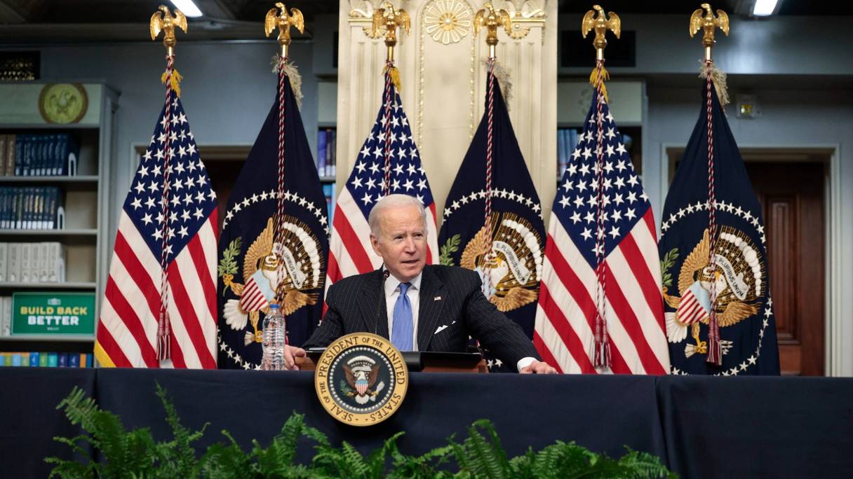 Joe Biden à une table ronde virtuelle hybride avec des PDG et des dirigeants de commerces de détail, d'entreprises de produits de consommation et de chaînes d'épiceries, à l'Eisenhower Executive Office Building, le 29 novembre 2021, à Washington.
