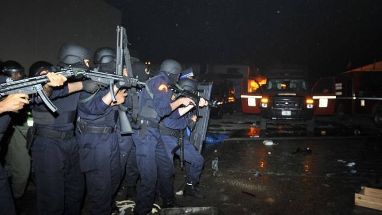 Photo d'une unité de la police d'élite récemment formée sur les lieux du drame.
