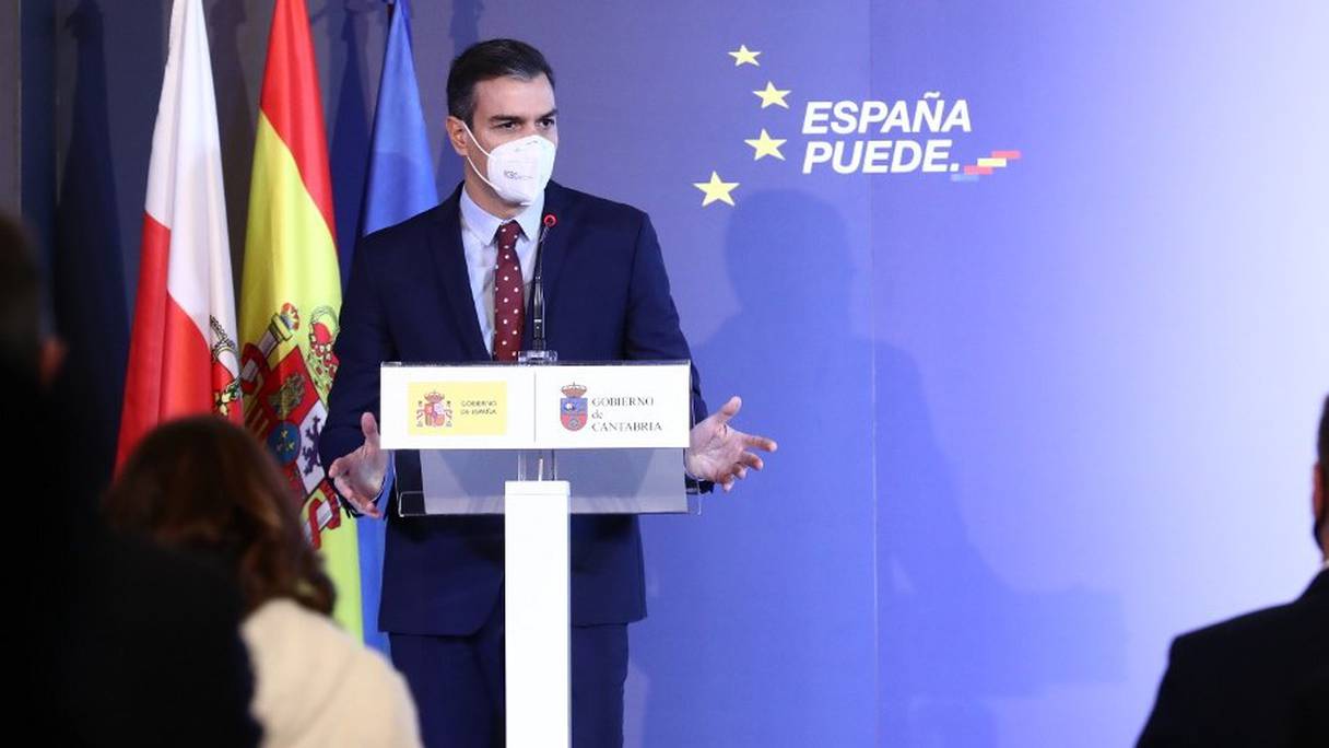 Le président du gouvernement espagnol, Pedro Sanchez, présente dans une allocution à Comillas (Cantabrie) le 4 décembre 2020, le plan de vaccination de masse du pays. 
