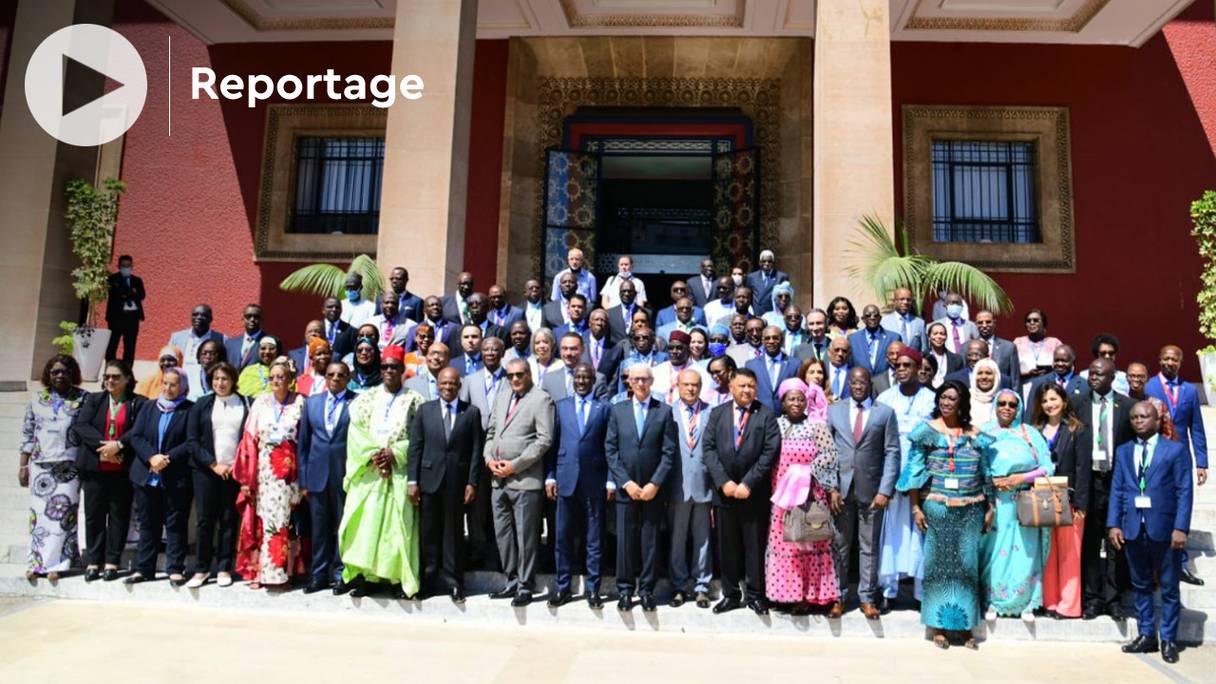 Photo de famille de la 28e Assemblée régionale Afrique de l’Assemblée parlementaire de la francophonie, vendredi 24 juin 2022, à Rabat.
