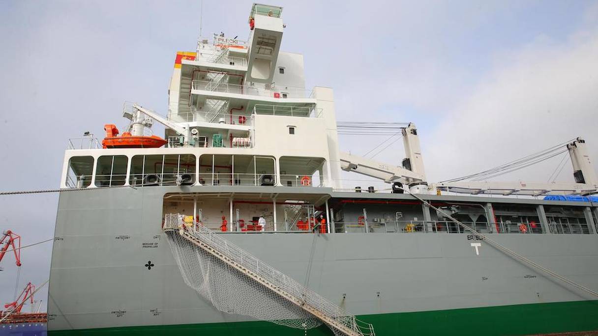 Arrivée au port de Casablanca du bateau transportant les modules de l'unité industrielle de fabrication de vaccins anti-Covid-19, le 12 juin 2022.
