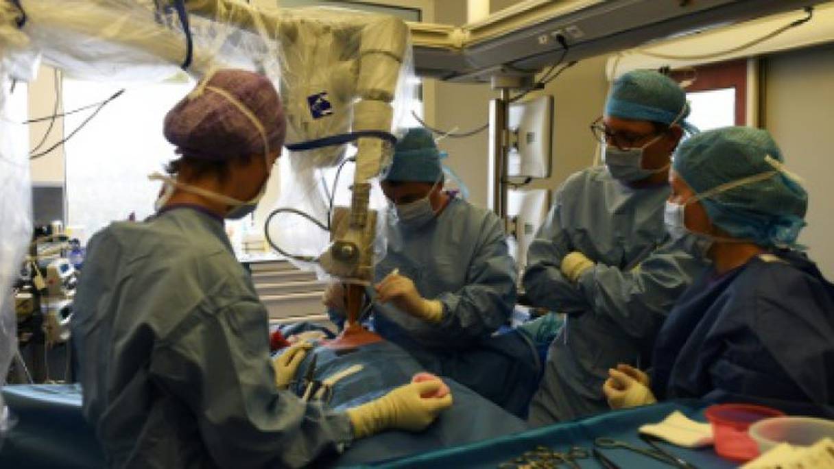 En septembre dernier, une équipe de chirurgiens cardiovasculaires relevant du même hôpital avait effectué avec succès, une opération chirurgicale de valvulopathie mitrale et aortique. Une grande première... 
