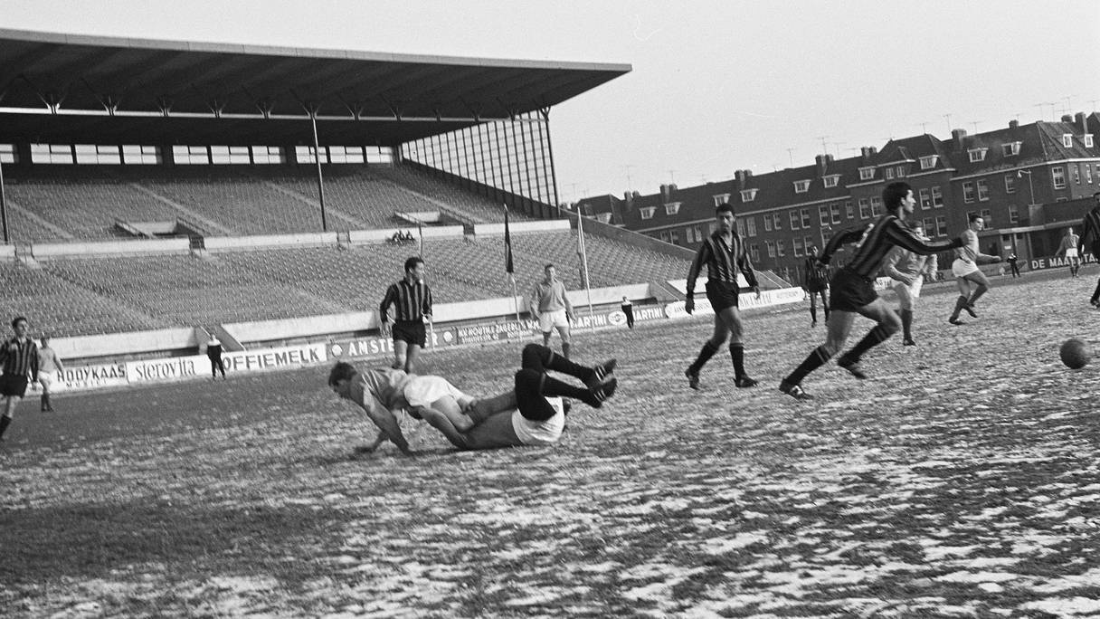 Les Pays-Bas jouent contre le Maroc en janvier 1964 à Amsterdam.
