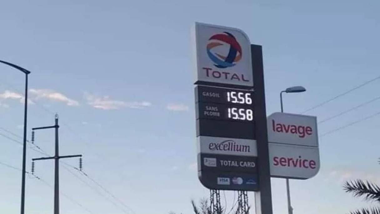 Une image d’une station-service affichant des prix inédits pour le diesel et l’essence a été partagée à large échelle mardi 5 avril 2022.

