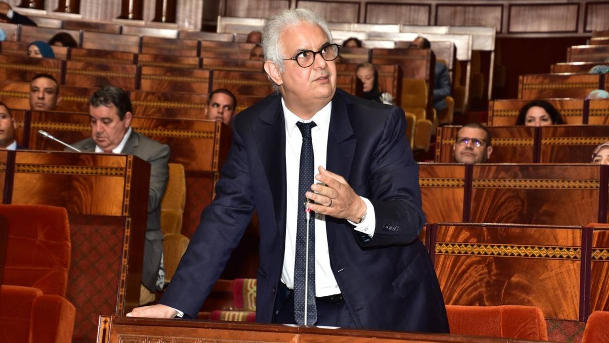 Le ministre de l'Equipement et de l’Eau, Nizar Baraka, répond à une question orale à la Chambre des représentants, le 18 juillet à Rabat.
