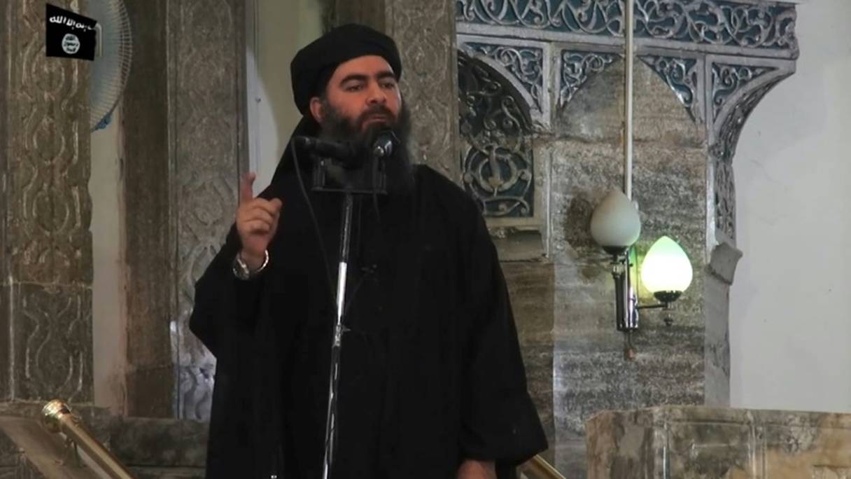 Extrait d'une vidéo montrant le chef du groupe jihadiste Etat islamique (EI), Abou Bakr al-Baghdadi, à Mossoul, diffusée le 5 juillet 2014.
