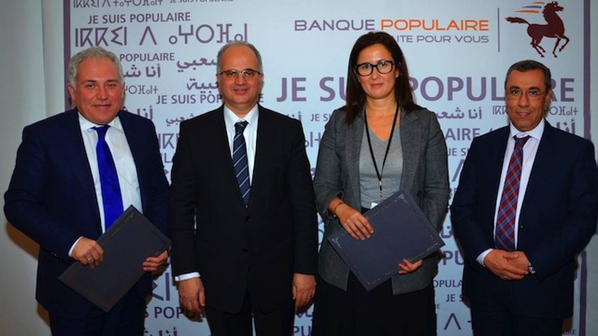 De gauche à droite : Fouad Zaidi, Directeur développement à Barid Al Maghrib, Amin Benjelloun Touimi, Directeur Général de Barid Al Maghrib, Soumia Alami Ouali, DGA en charge de la PME à la BCP et Mohamed Karim Mounir, Directeur Général à la BCP.
