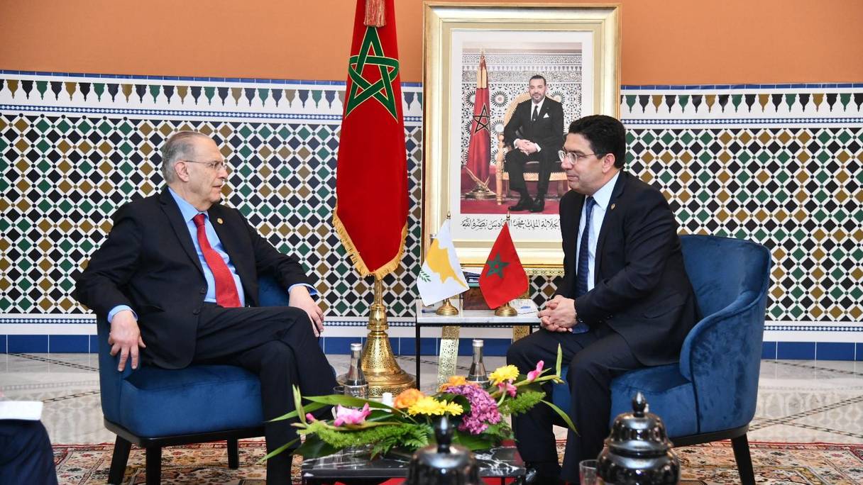 Le ministre des Affaires étrangères, Nasser Bourita, reçoit son homologue chypriote, Ioannis Kasoulides, le 11 mai 2022, à Marrakech.
