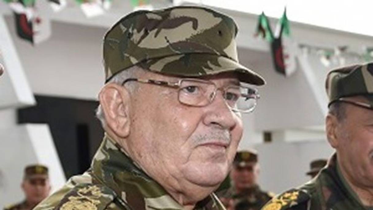 Ahmed Gaïd Salah garde son poste de vice-ministre à la Défense.
