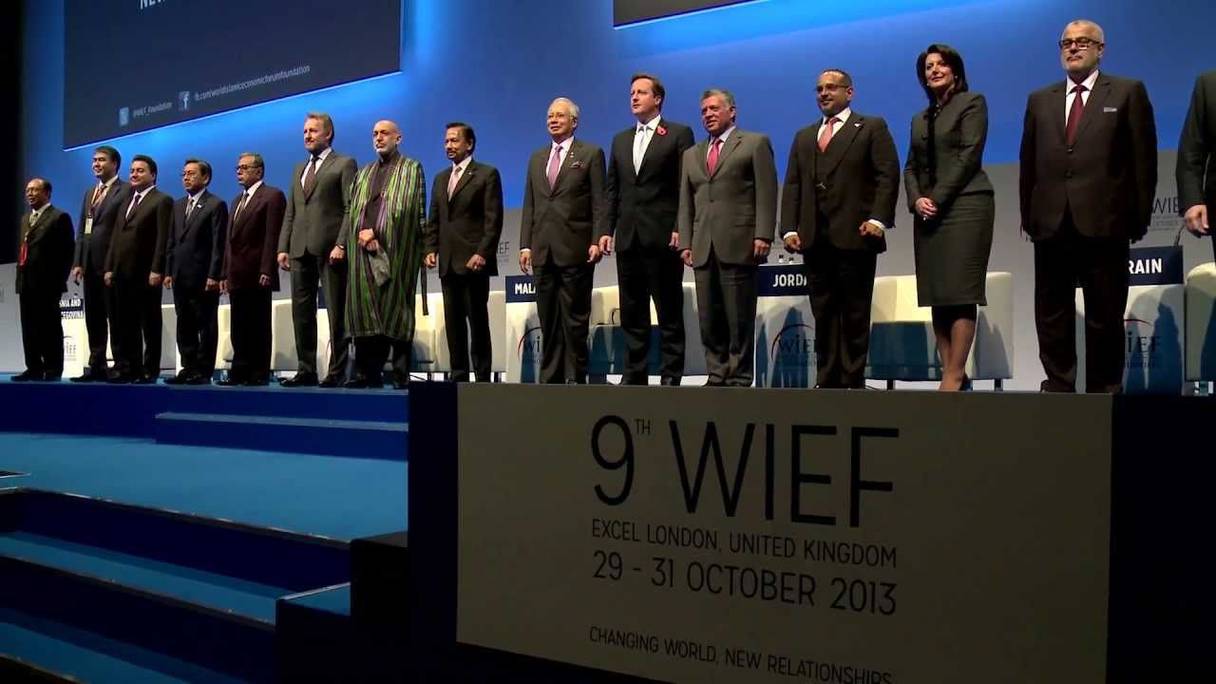 Abdelilah Benkirane (d), lors de sa participation à la 9ème édition du Forum économique islamique mondial, tenue en octobre 2013 à Londres.

