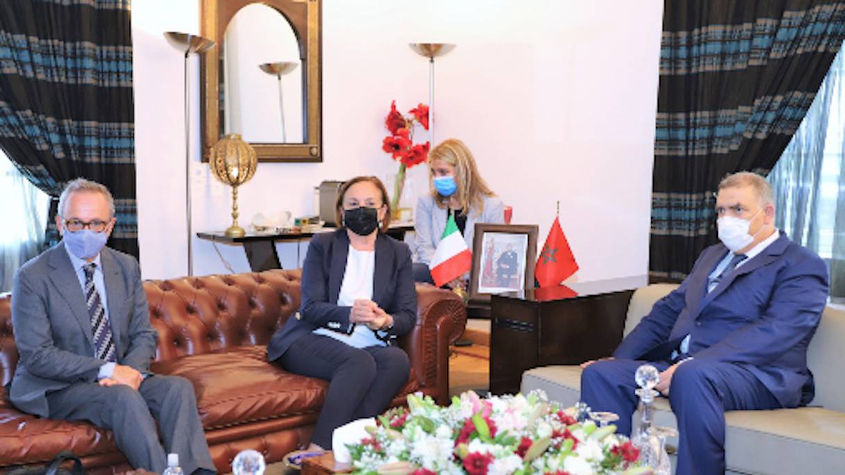 Le ministre de l’Intérieur, Abdelouafi Laftit, a tenu une réunion de travail avec son homologue italienne, Luciana Lamorgese, vendredi 16 juillet 2021, à Rabat.
