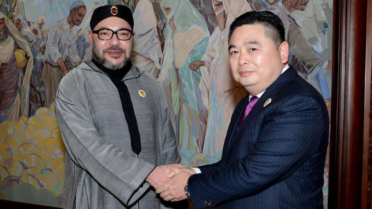 Le roi Mohammed VI recevant à Tanger le président du Groupe industriel chinois HAITE
