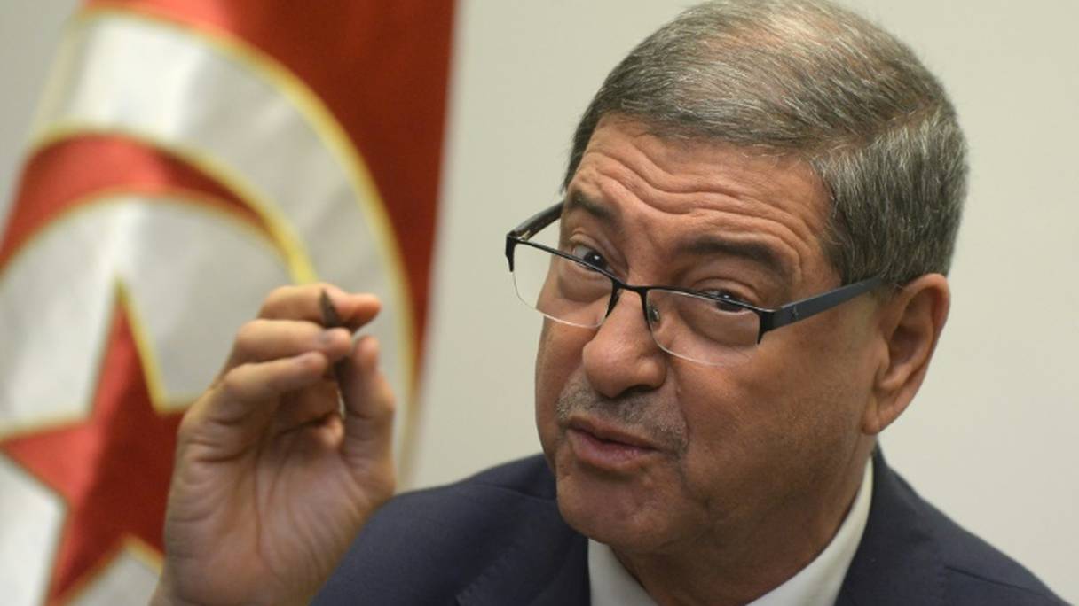 Le Premier ministre tunisien Habib Essid, lors d'une conférence de presse à Rabat, le 10 mai 2016.
