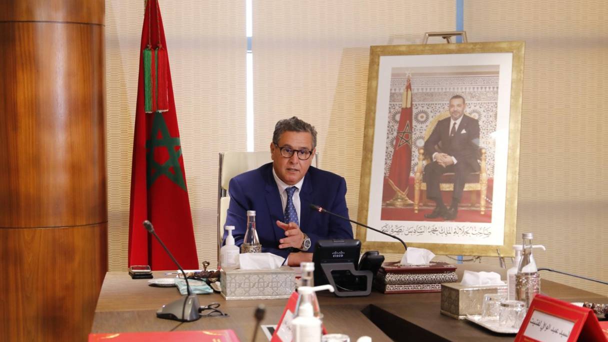 Le chef du gouvernement, Aziz Akhannouch, préside une réunion avec les représentants des centrales syndicales, le 9 février 2022, à Rabat.
