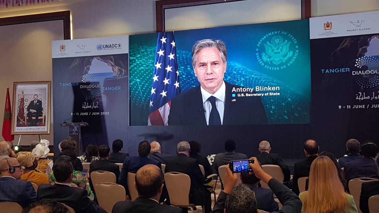 Le Secrétaire d’Etat américain, Antony Blinken, intervient par visioconférence lors de la cérémonie d'ouverture du Dialogue de Tanger, le 10 juin 2022 à Tanger.
