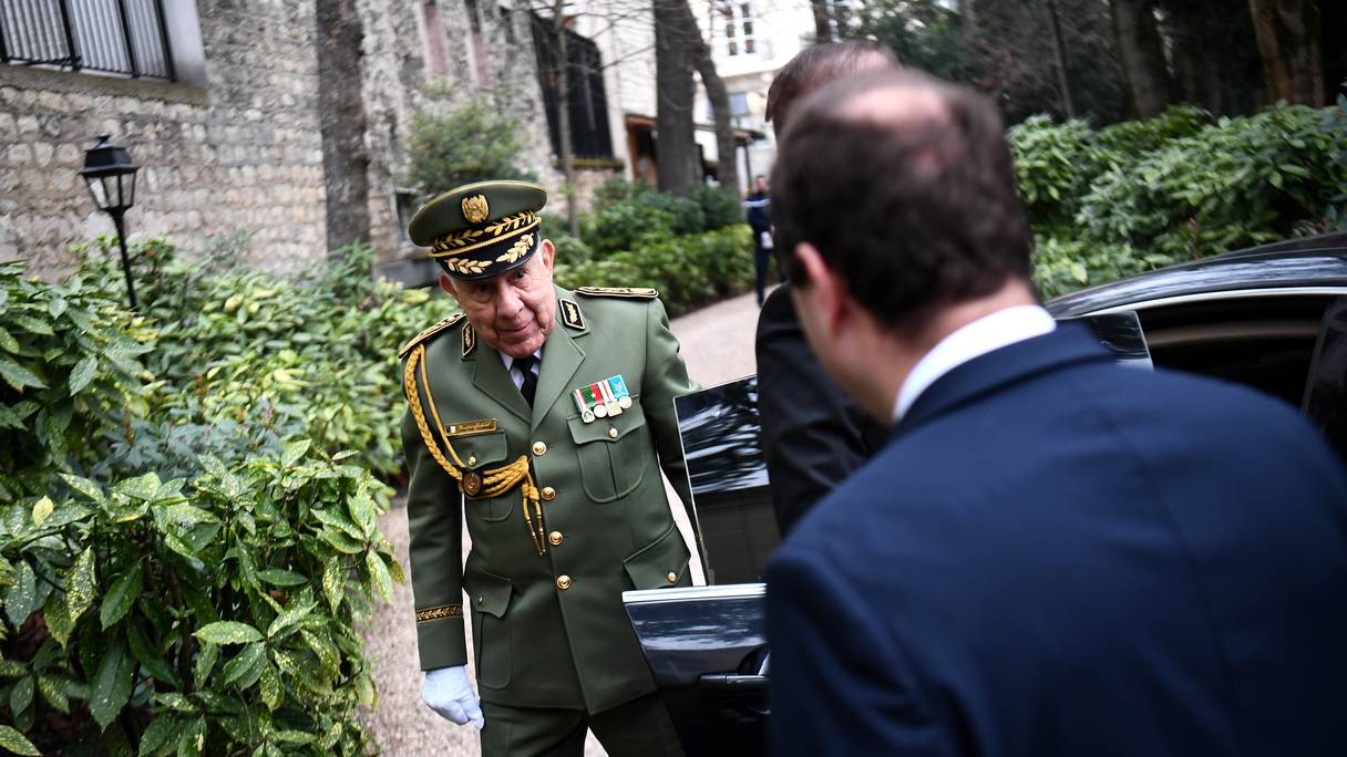 Lors de la visite officielle à Paris du patron de l'armée algérienne, Saïd Chengriha.