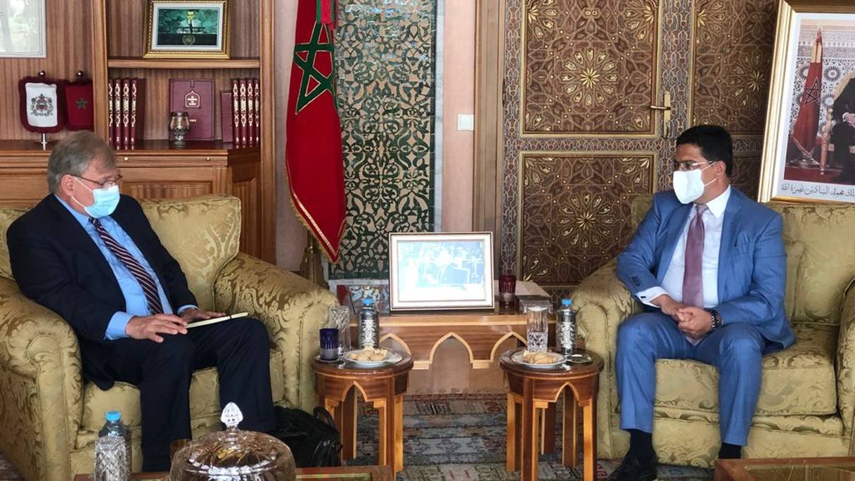 Richard Norland, ambassadeur américain pour la Libye, rencontre Nasser Bourita, chef de la diplomatie marocaine, au siège du ministère des Affaires étrangères, à Rabat, le 16 août 2021.
