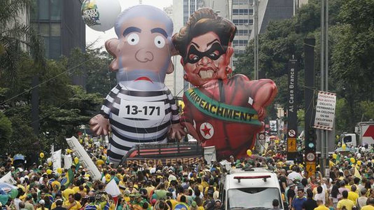Des ballons géants représentants Lula da Silva et Dilma Rousseff lors d'une manifestation à Sao Paulo le 13 mars dernier.
