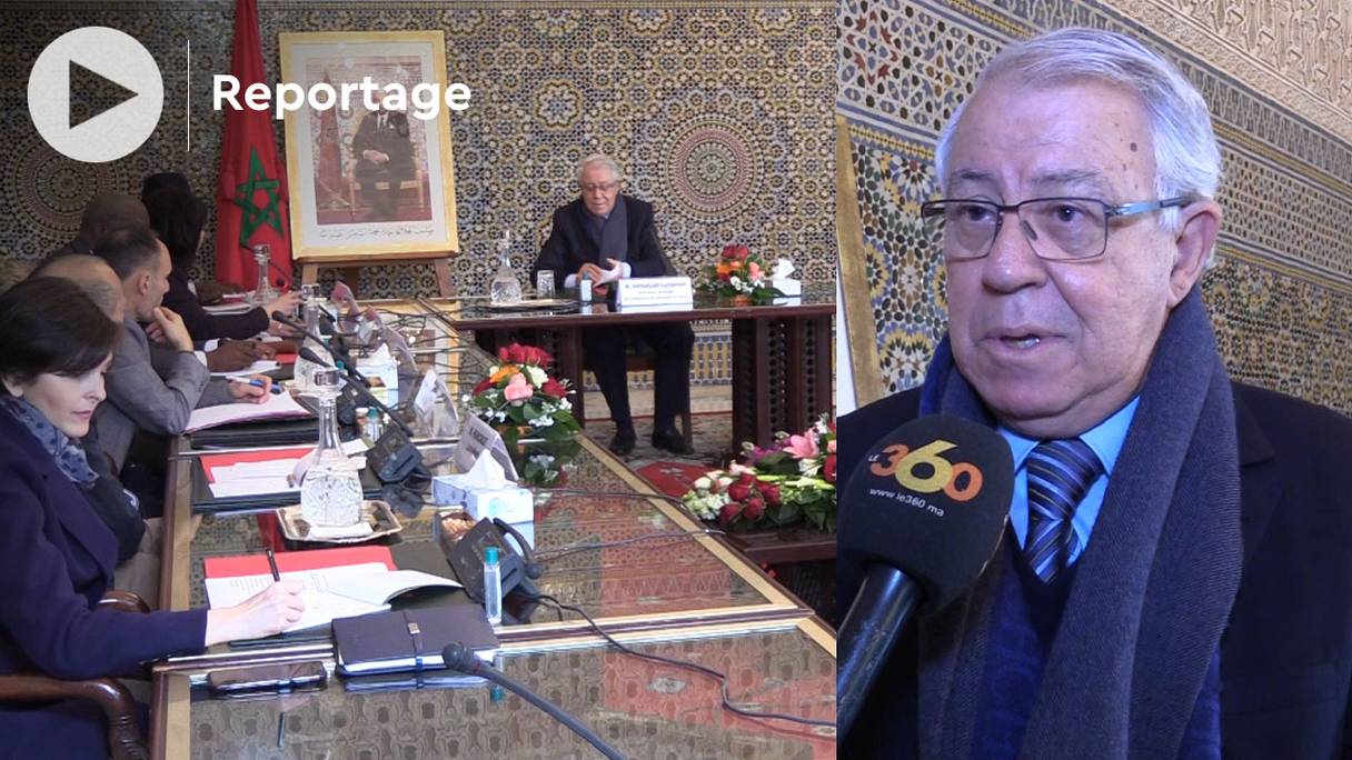 Rencontre de réflexion, le 26 mars 2022, à Rabat, au siège de l’Académie du Royaume du Maroc, sous la présidence de son secrétaire perpétuel, Abdeljalil Lahjomri (à droite).
