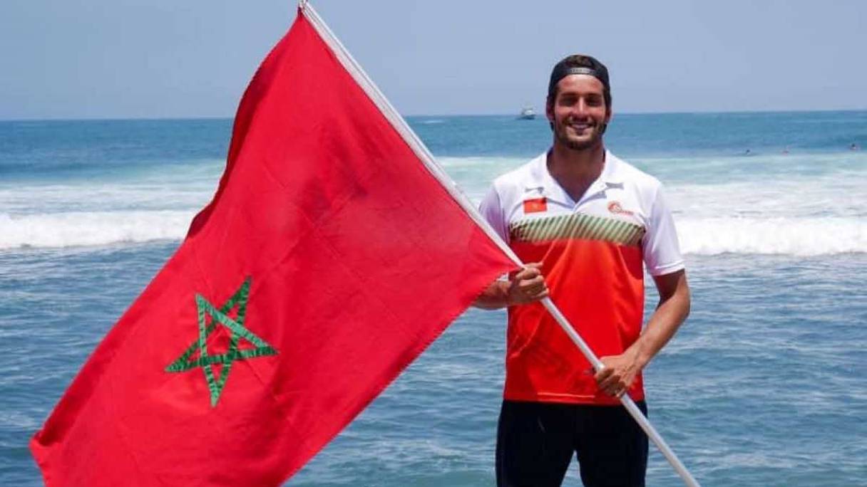 Le surfeur marocain Ramzi Boukhiam.

