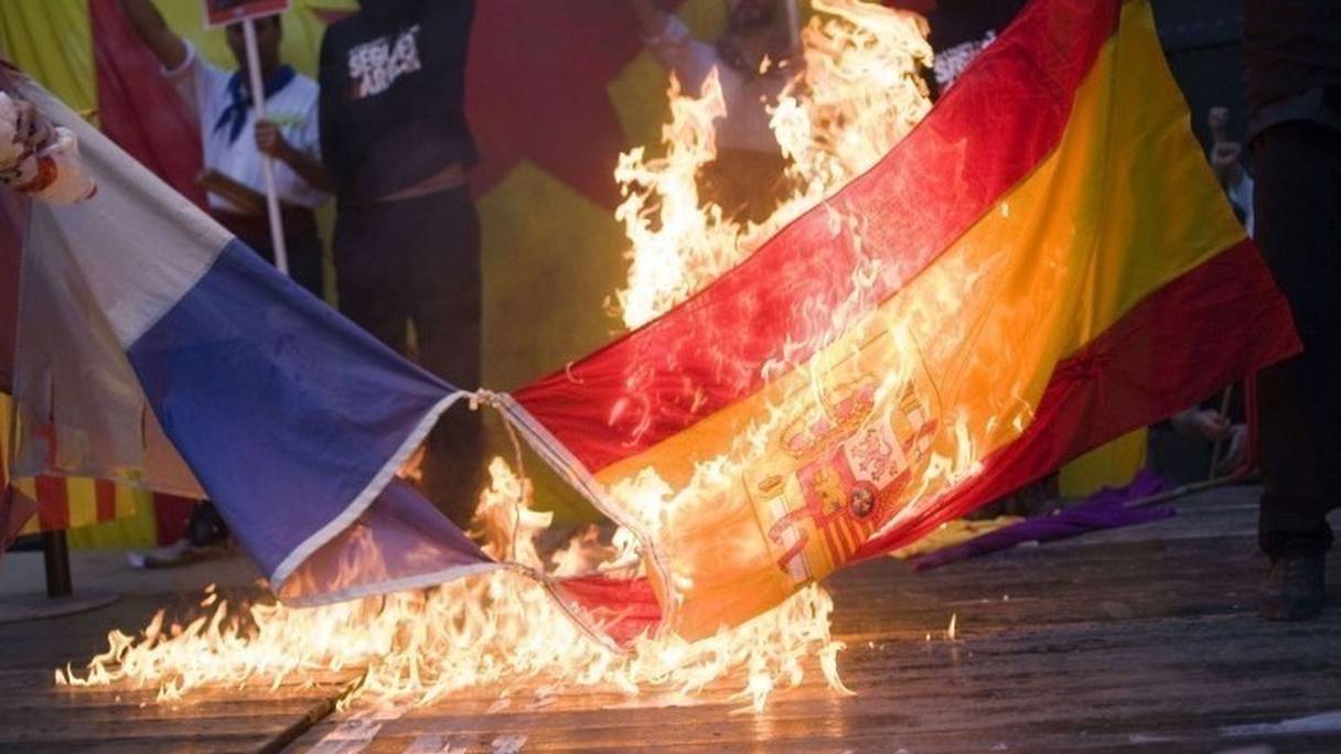 Brûler le drapeau espagnol est un acte auquel se livrent les indépendantistes catalans. 
